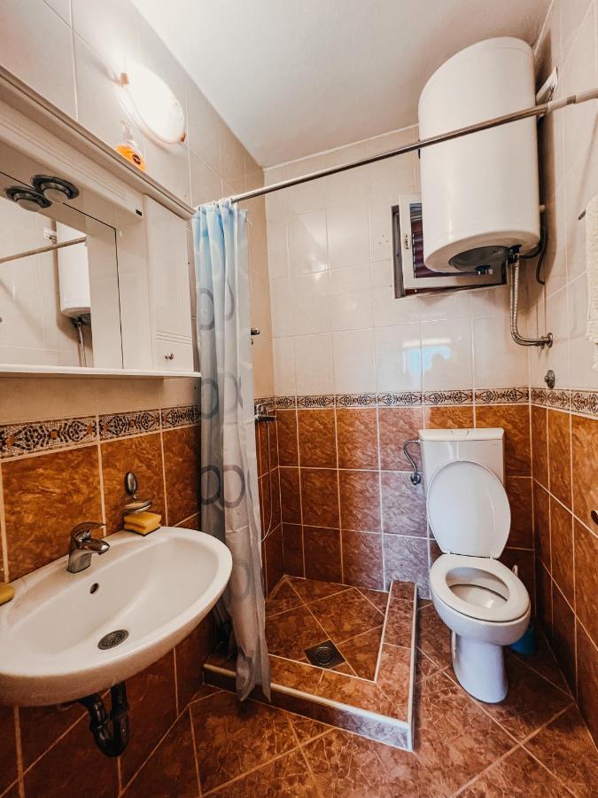 Vladivostok Apartments Тиват Екстериор снимка