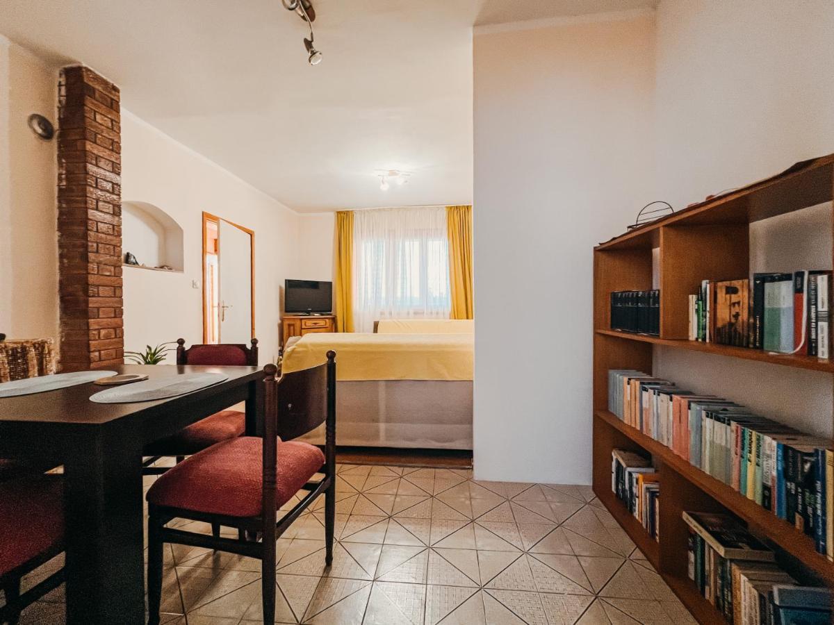 Vladivostok Apartments Тиват Екстериор снимка