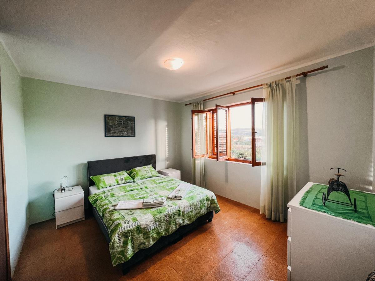 Vladivostok Apartments Тиват Екстериор снимка