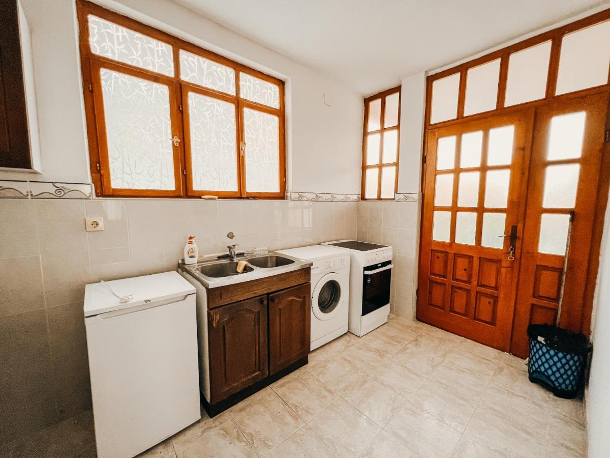Vladivostok Apartments Тиват Екстериор снимка