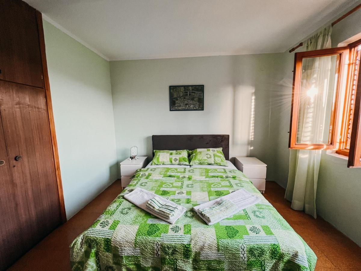 Vladivostok Apartments Тиват Екстериор снимка