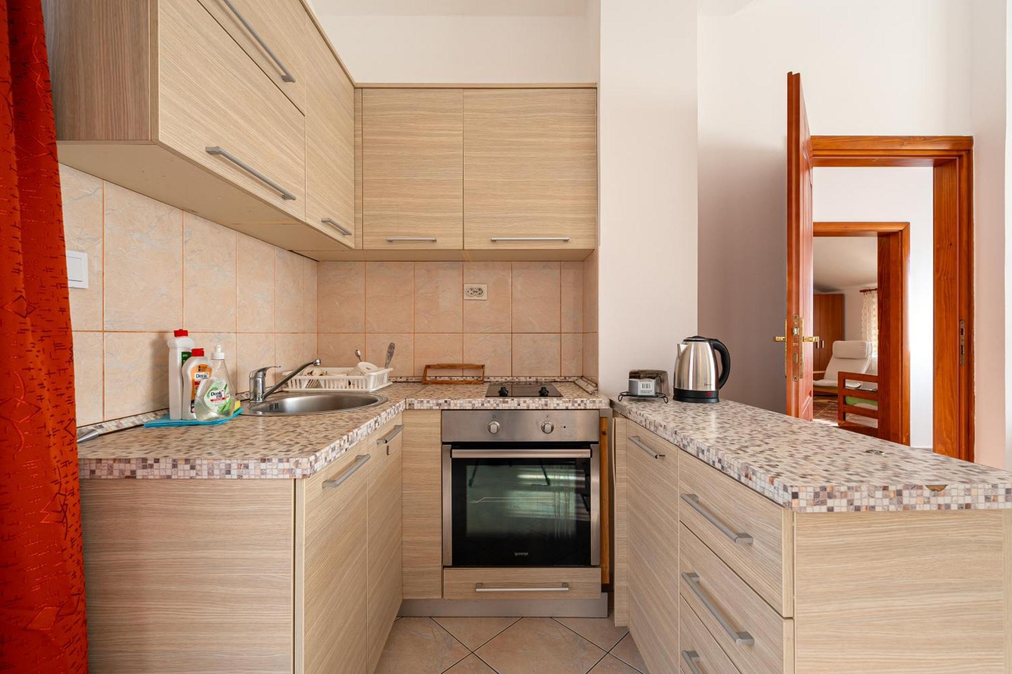 Vladivostok Apartments Тиват Екстериор снимка