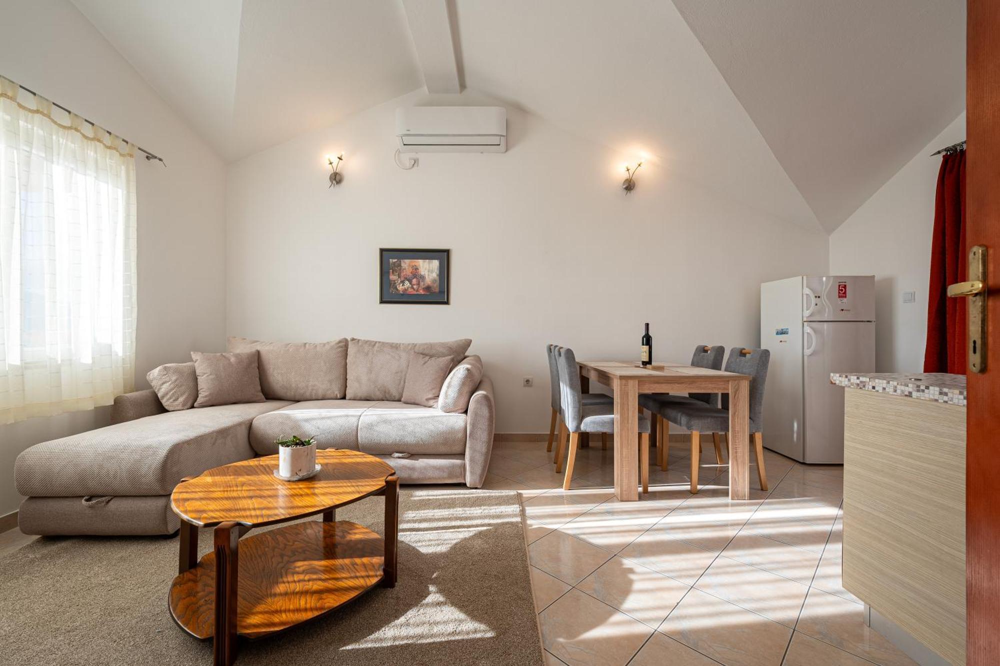 Vladivostok Apartments Тиват Екстериор снимка