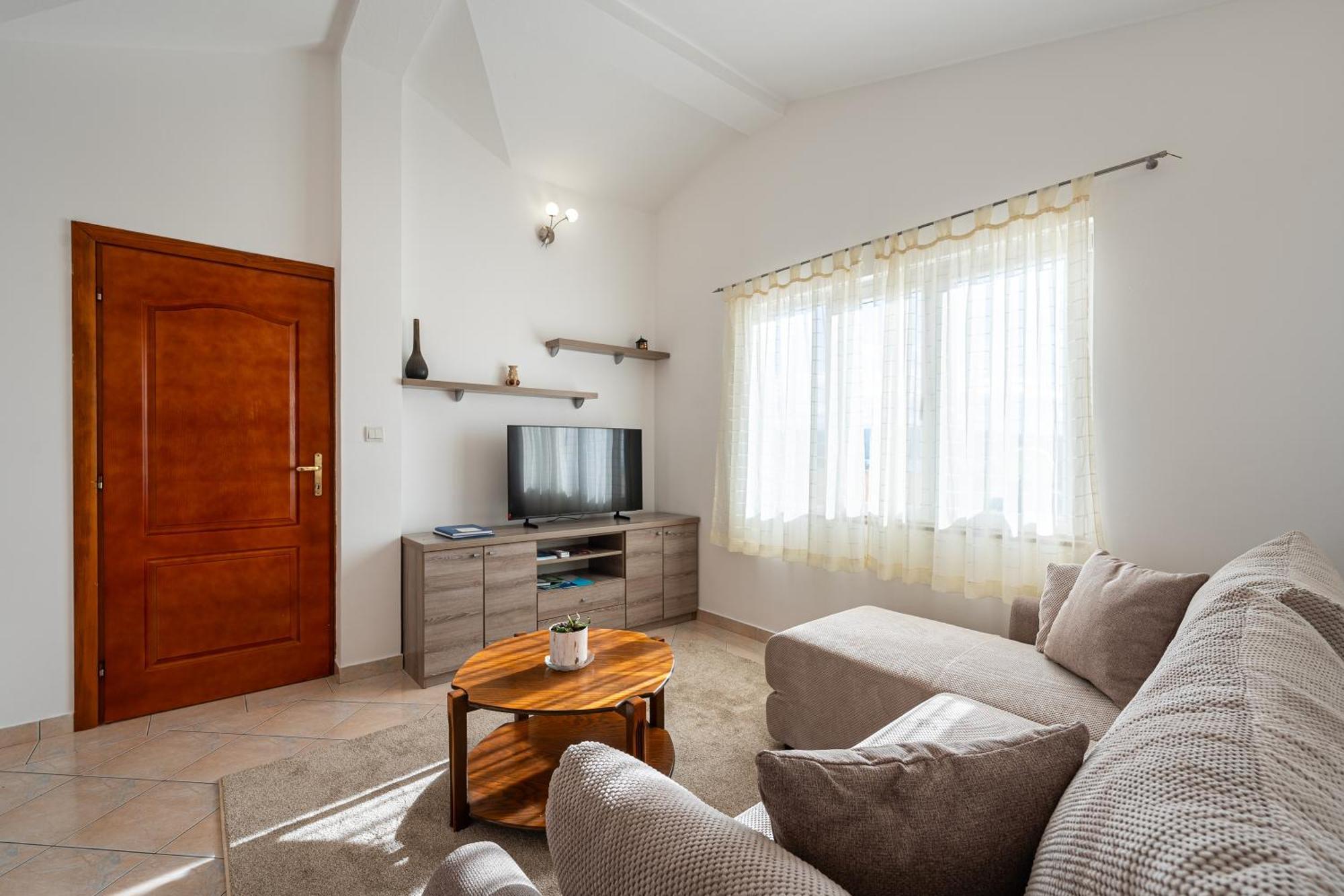 Vladivostok Apartments Тиват Екстериор снимка